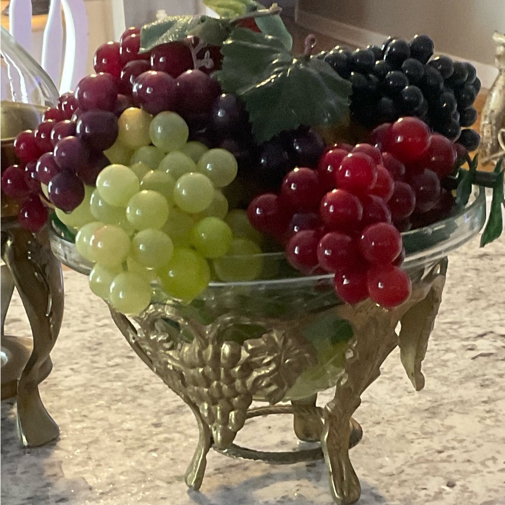 Luxurious Gold and Clear Glass Serving Bowl featuring grape vines - Picture 1 of 11